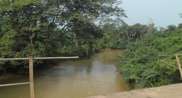 Man jumps into Osun river after complaining about hardship