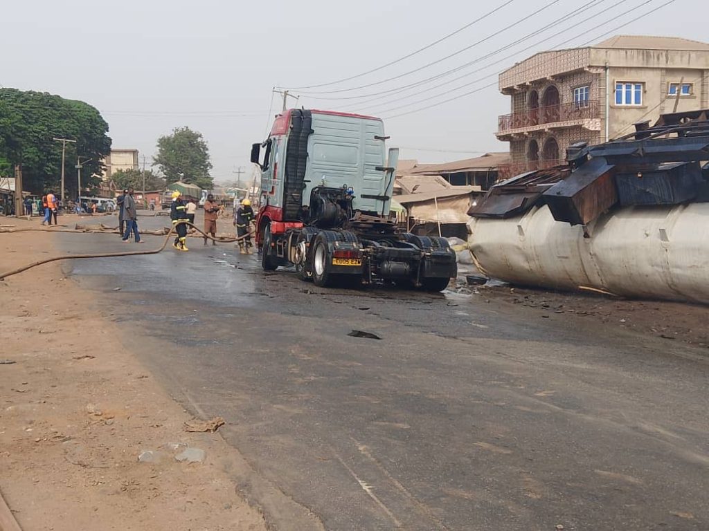 Petroleum tanker carrying 50,000 litres loses control in Oyo