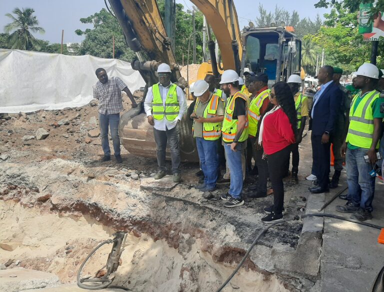 FG reopens Independence Bridge, Umahi frowns at unapproved road closures