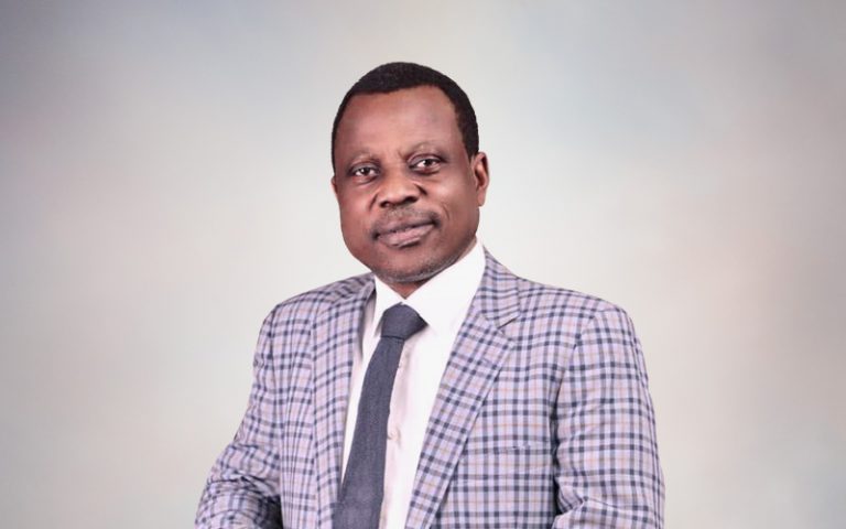 Oyo rep distributes fertilisers to 5000 farmers