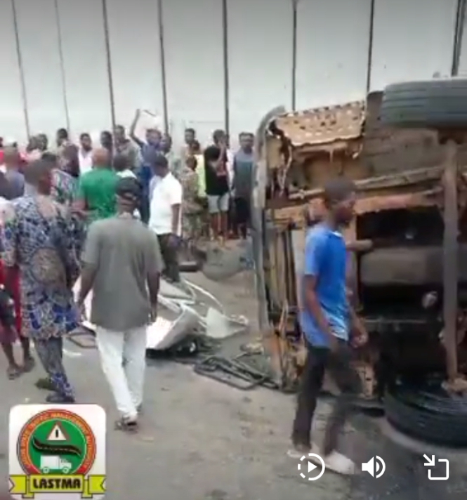JUST IN: Trailer falls off bridge, crushes two buses in Lagos