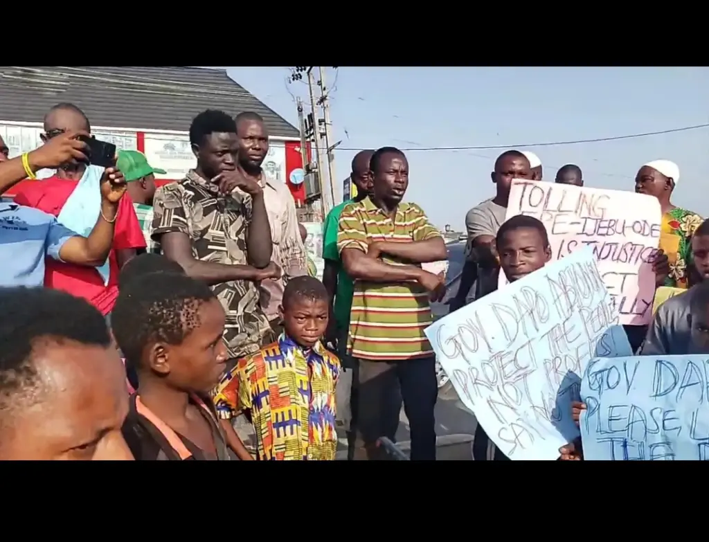 Protest breaks out on Epe-Ijebu-Ode Expressway over new tollgate charges
