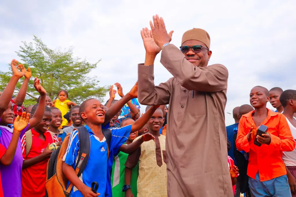 FCT: How school children made Wike break protocol during project tour