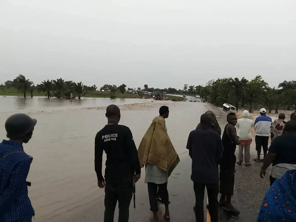 BREAKING: Flood forces closure of Makurdi–Abuja road hours before Tinubu’s visit